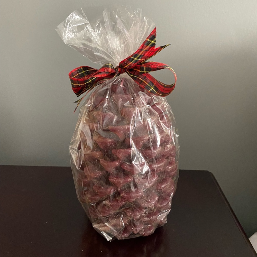 Pinecone candle